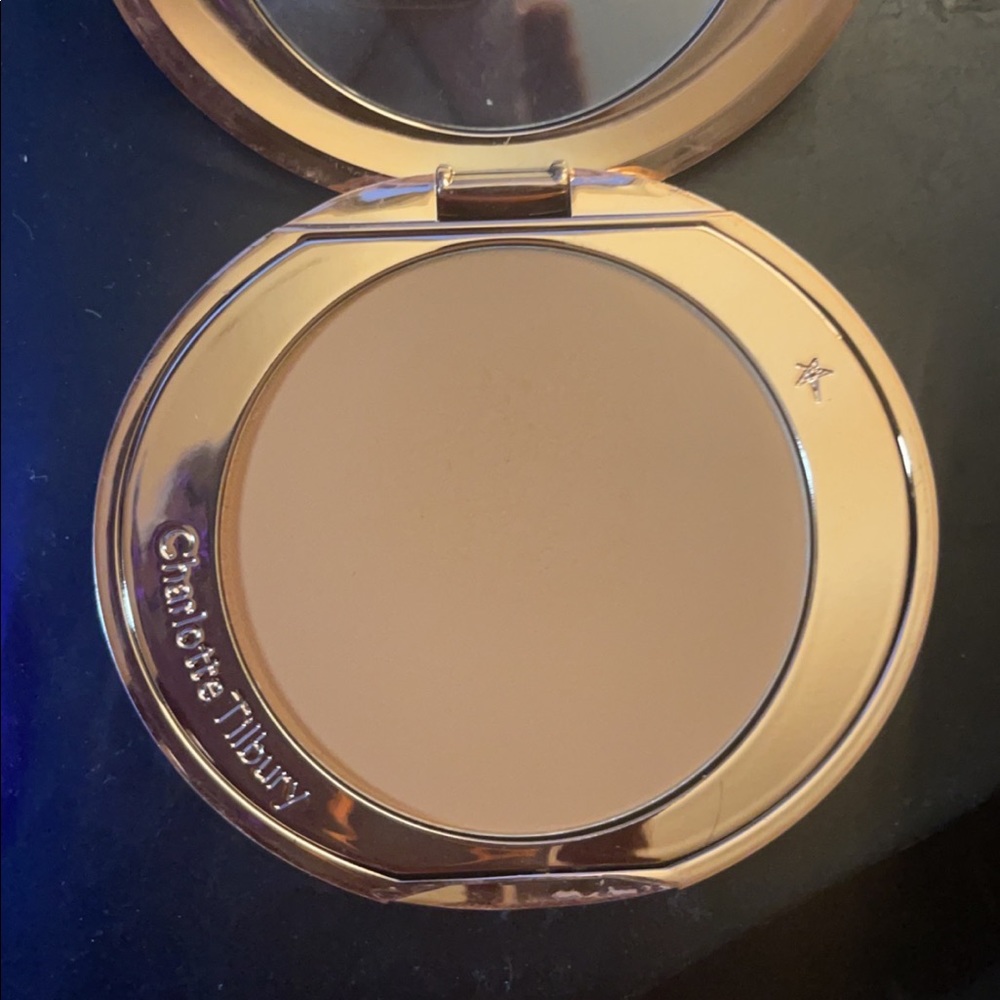 Charlotte tilbury airbrush flawless finish powder! Shade 3 very good condition!